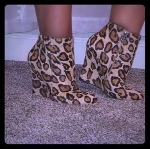 Sam Eldelman. Brown shoe company